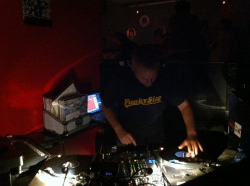 Ameega--Soiree-Funk-_-Les-Disquaires-_-16-juin-2012---06.jpg