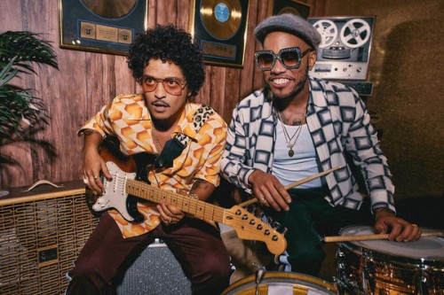 Silk-Sonic05---Bruno-Mars-Anderson-.Paak-Bootsy-Collins.jpg