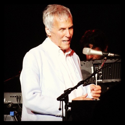 Burt-Bacharach05-12-mai-1928---08-fevrier-2023-by-Phil-Guest-2013.jpg
